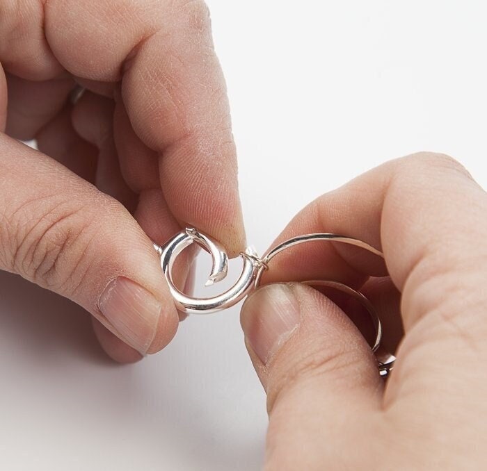 Charm holder pendant, hinged circle, sterling silver